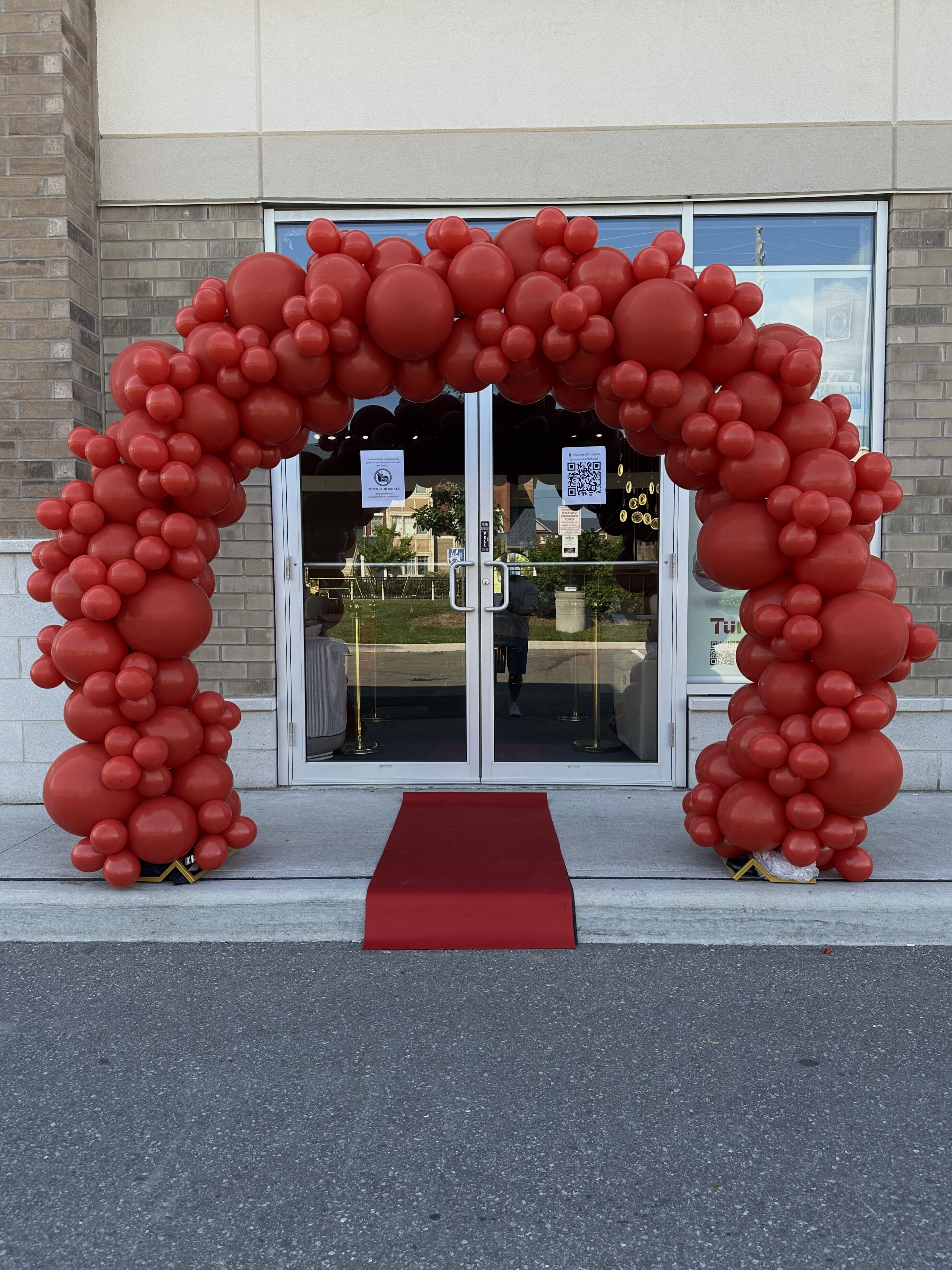 Store Launch Balloon Installation